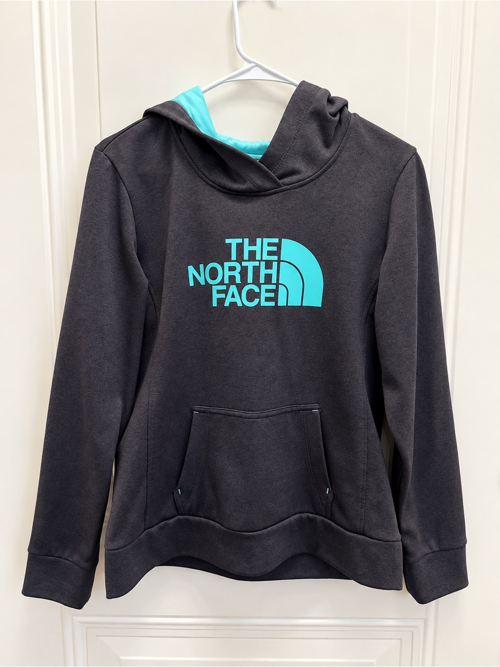 The North Face Women’s Charcoal & Turquoise Pullover Hoodie – Size Medium